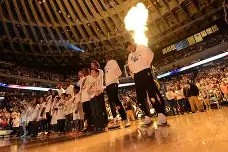 金州勇士集结日造点机会，志在全明星赛名次提升，管理层满意，年轻球员得到机会的简单介绍